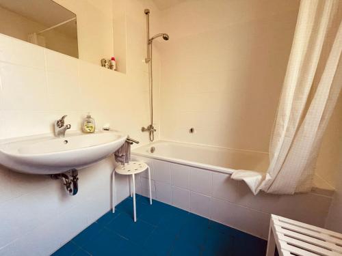 a bathroom with a sink and a bath tub at Haus am Meer in Hohen Schönberg