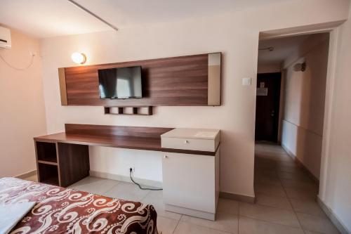 Postel nebo postele na pokoji v ubytování Jijo's Hotel