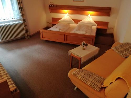 Cama ou camas em um quarto em Hotel Waldhaus