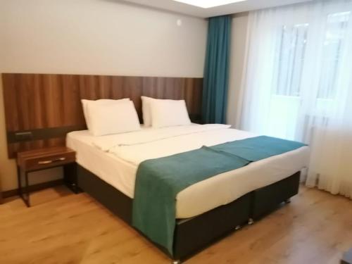 Ένα ή περισσότερα κρεβάτια σε δωμάτιο στο Ferah Suites Hotel