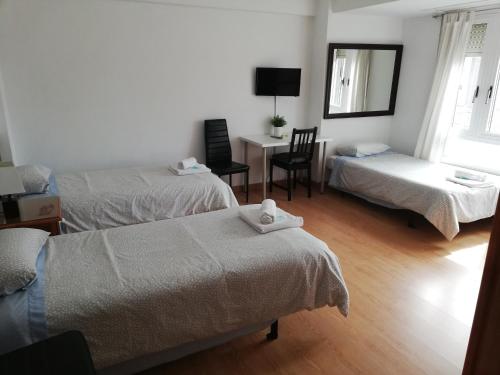 Posteľ alebo postele v izbe v ubytovaní Pension Santa Rita