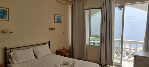 Ένα ή περισσότερα κρεβάτια σε δωμάτιο στο IONIAN MARE