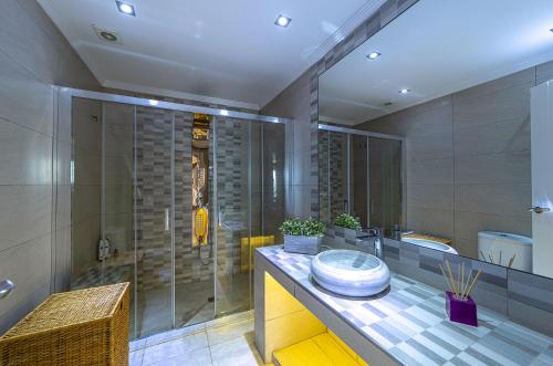 Lavanda - Apartamento Privado en Villa Compartida, Marbella