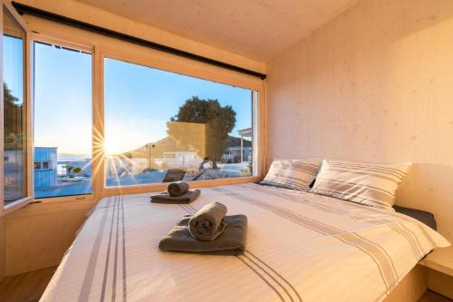 Postel nebo postele na pokoji v ubytování Buqez Resort Villa 46