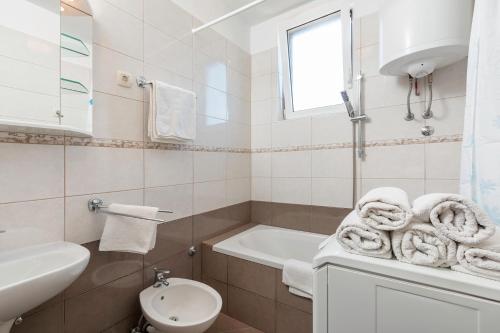 Ванна кімната в Apartment Rubina with secure parking