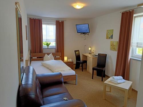 Tempat tidur dalam kamar di Hotel - Gasthof Erber