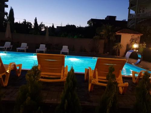 Bazén v ubytování MIDIA Guest House nebo v jeho okolí