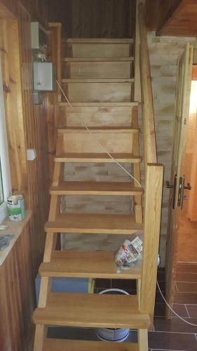 a set of wooden stairs in a room at Brązowy Domek - Tleń, Bory Tucholskie in Tleń