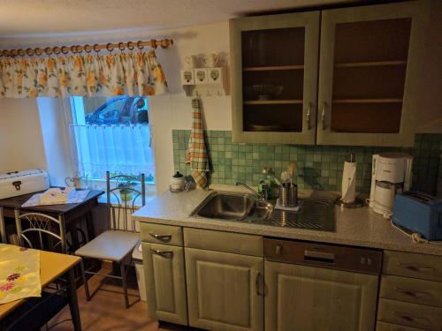 Kjøkken eller kjøkkenkrok på Ferienhaus Johanna & Ferienwohnung Thum