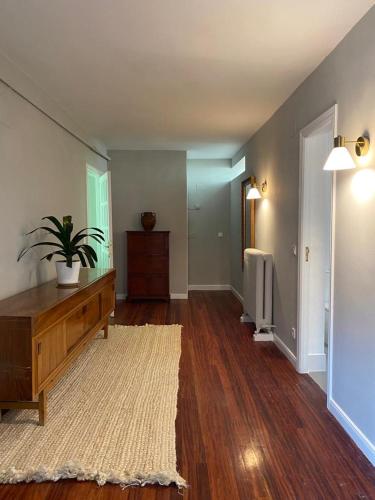 an empty living room with a table and a rug at Palacete Plaza Mayor in El Burgo de Osma