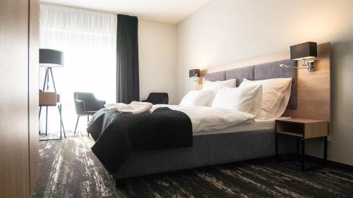 a bedroom with a large bed and a window at Nowe Millenium in Świnoujście