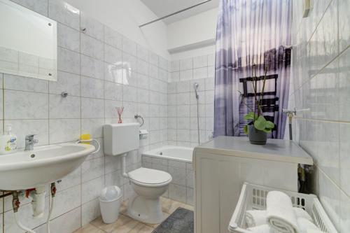 Kylpyhuone majoituspaikassa Ivan apartman