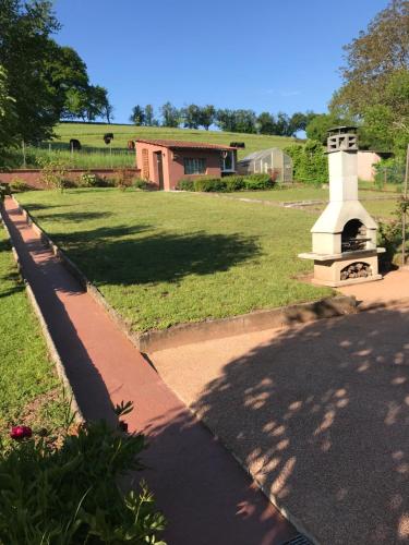 a walkway leading to a yard with a house at Ferienhaus Anita am Radweg in Hornbach
