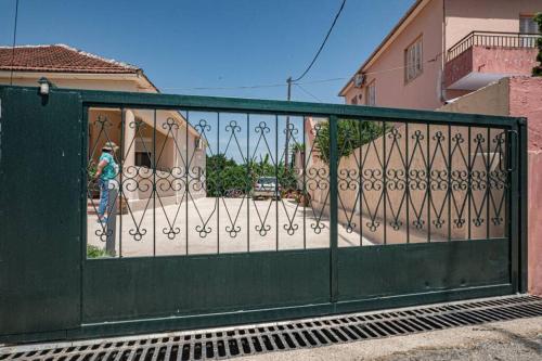 Фотография из галереи Olga's Organic garden Home for a couple! with Wifi & AC в Ханье