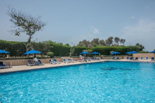 Bazén v ubytování BM Beach Hotel nebo v jeho okolí