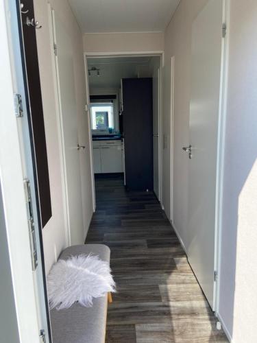 a hallway with a door and a chair in a room at Lieblingsplatz Koblenz in Koblenz