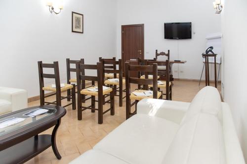 a living room with a table and chairs at Relais Borgo Campello in Campello sul Clitunno