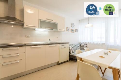 Modern apartment near the beach and center of Split