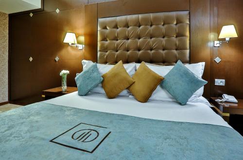 A bed or beds in a room at Terminus City Center Oujda