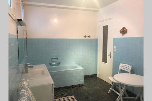 Ein Badezimmer in der Unterkunft Maison, en vente, Pyrénées proche Saint-Lary, Loudenvielle