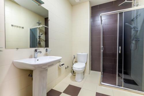 Un baño de Hotel Marlyn