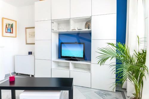 Lovely Suite with River Views and Parking