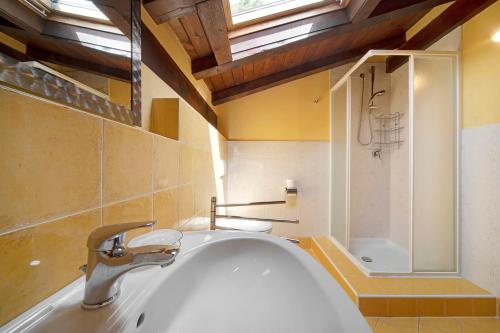 Ένα μπάνιο στο Luxury Country House Domaso