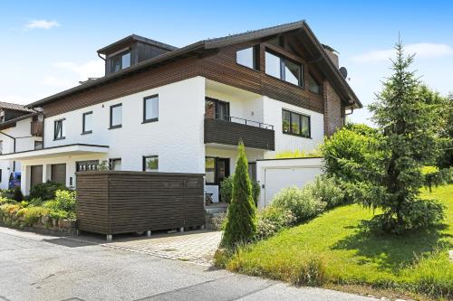 a house with a wooden roof at Ferienwohnung Silvia in Weißensberg