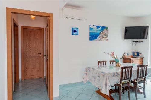 Μια τηλεόραση ή/και κέντρο ψυχαγωγίας στο Lo Sguardo sull' Infinito