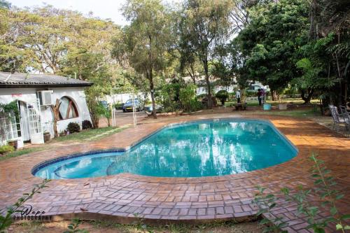 Piscina en o cerca de The Ad Lib Executive lodge