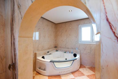 Et badeværelse på Villa Palm Beach Marina Benalmadena 3 min walking from the sea