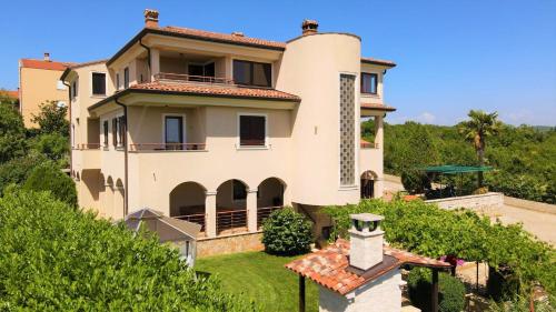Apartments Fantazija - local host
