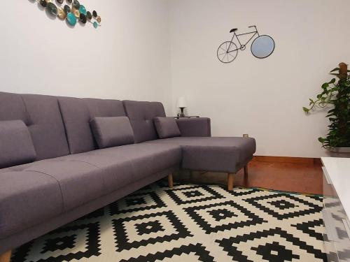 a living room with a couch and a rug at Casa 2 Gallos in Ourense