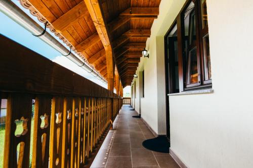 a hallway of a building with a wooden ceiling at Vendégváró Panzió in Lupeni