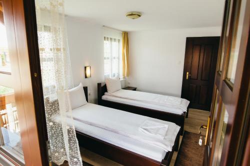 En eller flere senge i et værelse på Vendégváró Panzió