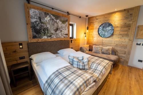 Tempat tidur dalam kamar di Hotel Alpenrose Wellness