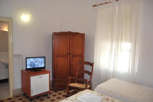 A television and/or entertainment centre at Tranvía Beach House