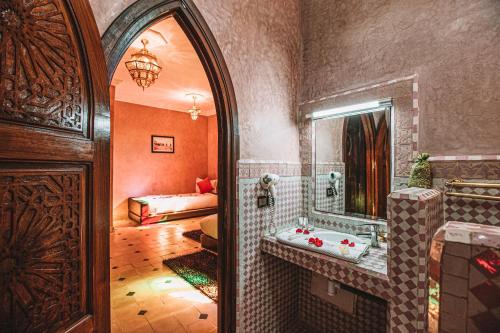 A bathroom at Riad Mabrouk