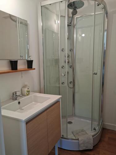 Ένα μπάνιο στο Appart'Hôtel Bellevue