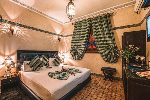 Postel nebo postele na pokoji v ubytování Riad Mabrouk