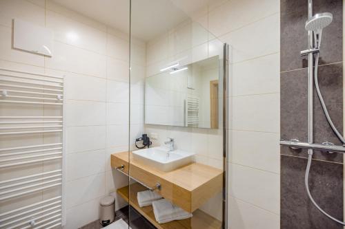 a bathroom with a sink and a shower at Gästehaus Fiedlwirt in Obdach