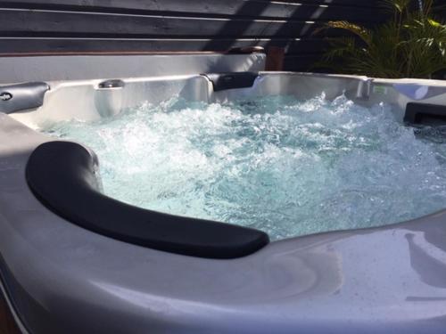 Fotografie z fotogalerie ubytování Ylang Résidence avec piscine chauffée & jacuzzi v destinaci Le Patelin