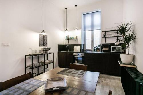 Kuchyňa alebo kuchynka v ubytovaní Your Gorgeous and Spacious Dream Home FREE Parking