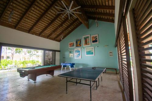 Instalaciones para jugar ping pong en Coson Bay o alrededores