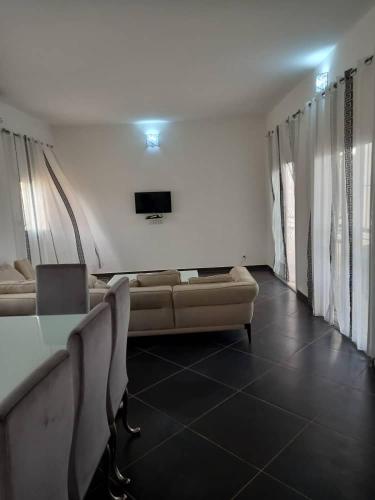 TV a/nebo společenská místnost v ubytování Vacances agréables dans une villa confortable