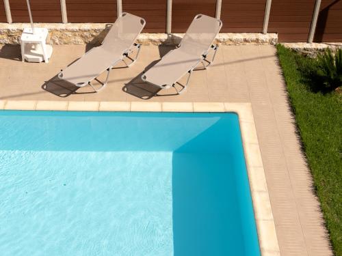 Πισίνα στο ή κοντά στο Family Villa Rousa in Rethymno with Pool, BBQ and Kids Area