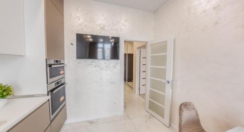 a kitchen with white walls and white appliances at PEARL PREMIUM APARTMENTS 2 in Kyiv