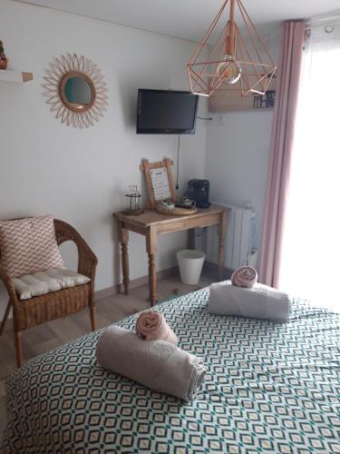 a bedroom with a bed with two towels on it at Chambre d'hôtes kaxu in Bassussarry