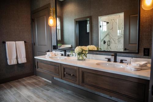 a bathroom with two sinks and a large mirror at Geneva National Resort in Lake Geneva