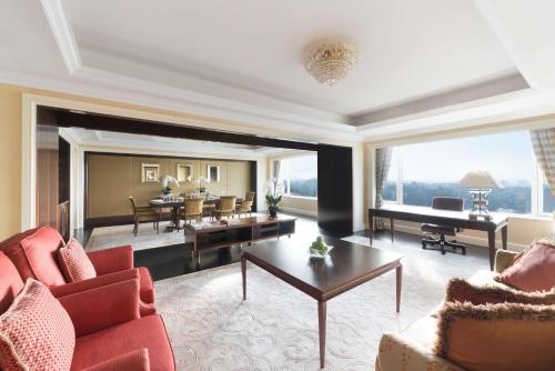 a living room with a couch and a table at Shangri-La Singapore in Singapore